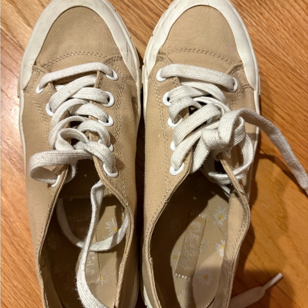 Casual Tan Canvas Sneakers